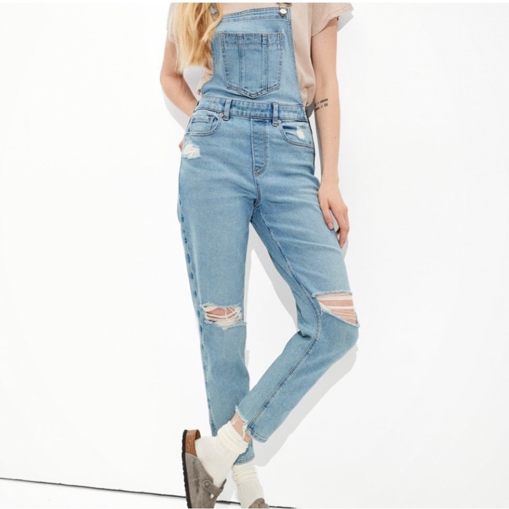 American Eagle Distressed Denim Mom Overall straight leg fit size 2 short